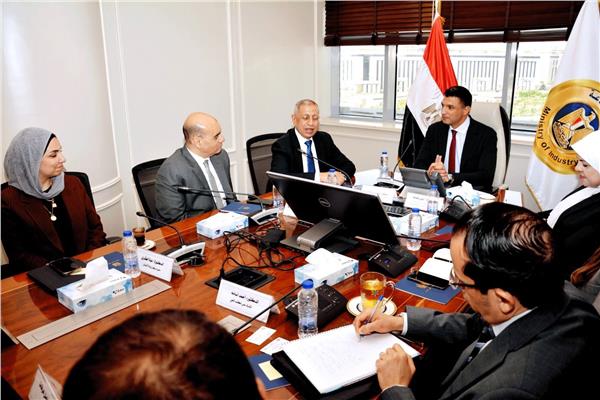 لربط البحث العلمي بالإنتاج.. شراكة موسعة بين وزارة الصناعة والأكاديمية العربية