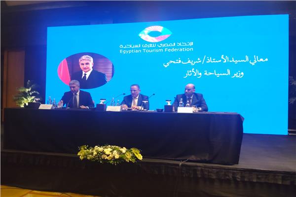 رغم تذبذب الطيران العالمي.. كيف قاد “شريف فتحي” قطاع السياحة لتجاوز العقبات؟
