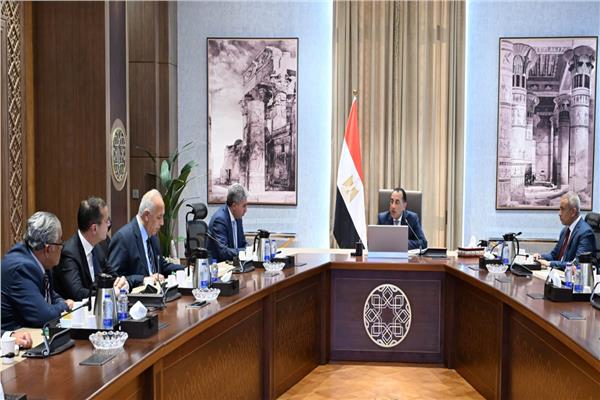 مدبولي يبحث مع ممثلي السياحة والطيران سبل دفع الحركة السياحية ومواجهة التحديات الإقليمية