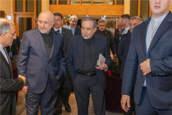 تحرك إيراني نحو مسقط.. قاليباف وعراقجي يبحثان ترتيبات جديدة لإدارة مضيق هرمز