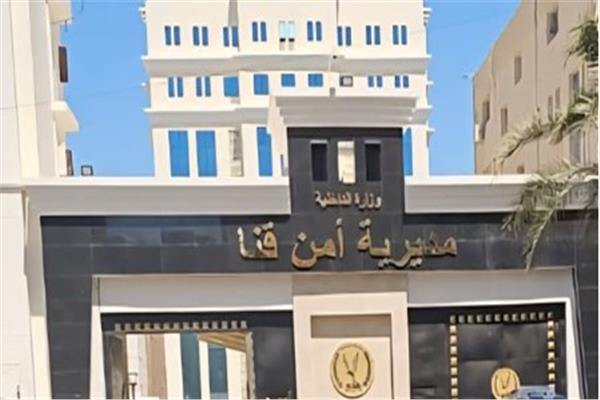 بينهم أطفال وسيدات.. 16 مصابًا في انقلاب سيارة ربع نقل بطريق قفط – القصير.