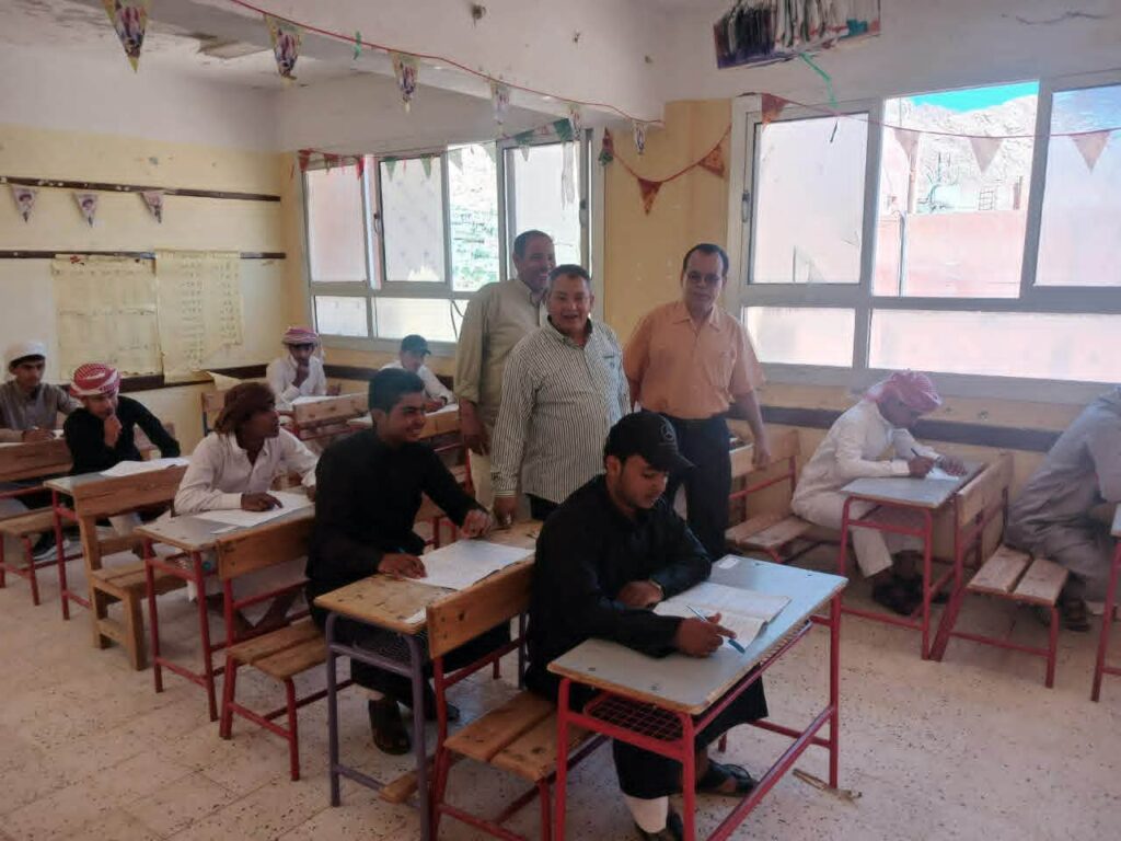 رئيس مدينة سانت كاترين يتفقد لجان إمتحانات الدبلومات الفنية