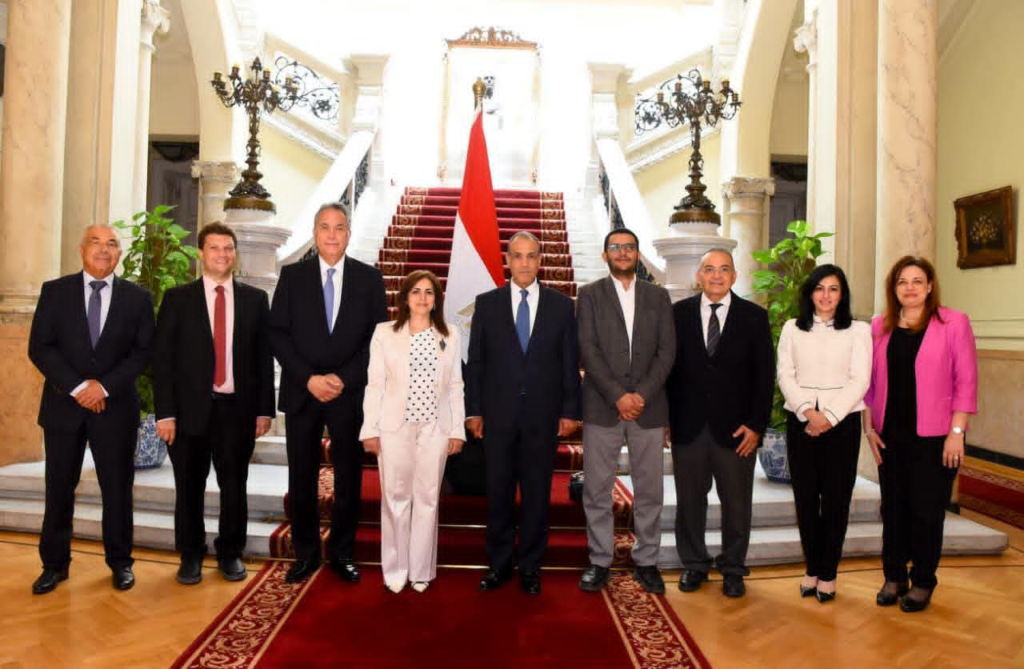 وزير الخارجية يلتقي الوفد الطبي المصري العائد من تنزانيا وكينيا لبحث تعزيز التعاون الصحي الإفريقي
