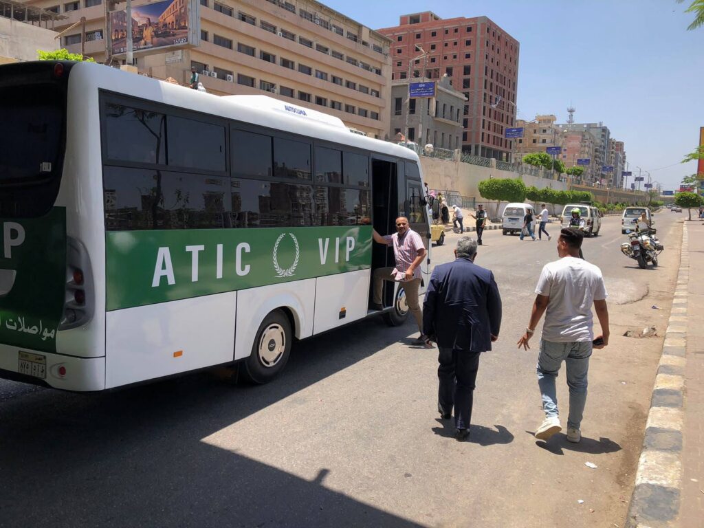 محافظ الدقهلية يتابع انتظام عمل منظومة “مواصلات المنصورة” الجديدة بخدمة VIP مميزة