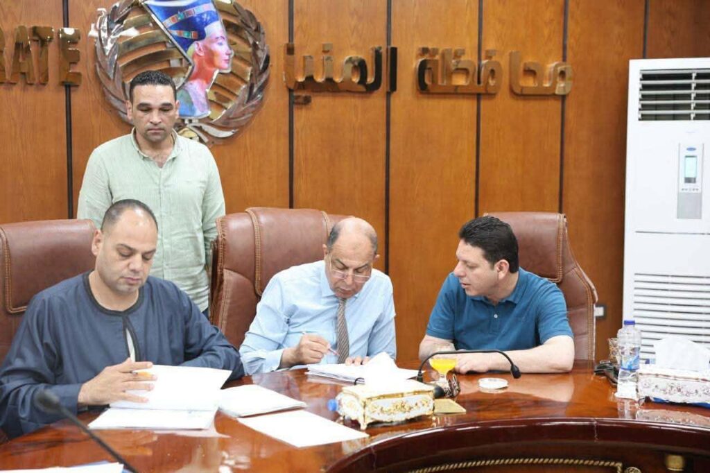 محافظ المنيا يلتقي نواب البرلمان لبحث ملفات التنمية ومتابعة طلبات المواطنين