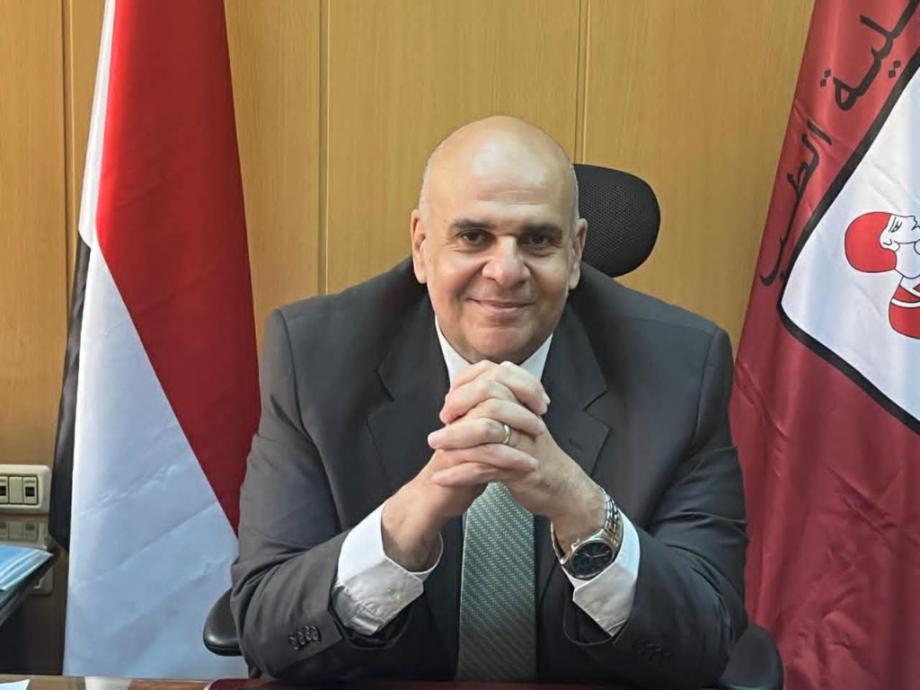 عميد قصر العيني جامعه القاهره يهنئ الدكتور عمر عزام باختياره عضوًا باللجنة العليا للقضاء على الجذام ومنسقًا للقوافل الطبية بوزارة التعليم العالي