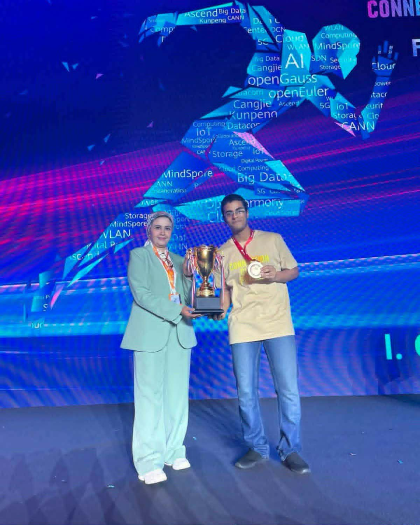 هندسة المنصورة تعتلي الصدارة العالمية بفوز تاريخي في مسابقة هواوي بالصين