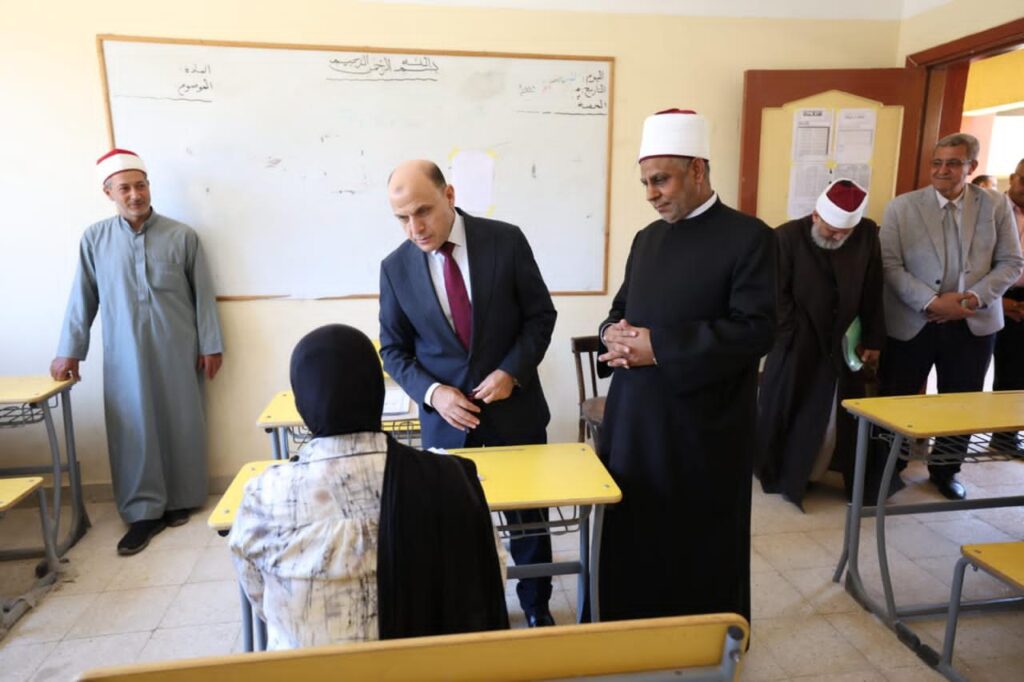 رئيس قطاع المعاهد الأزهرية ومحافظ الغربية يتفقدان لجنتي معهد توكل بنين وفتيات لمتابعة سير امتحانات الثانوية الأزهرية بالمحافظة