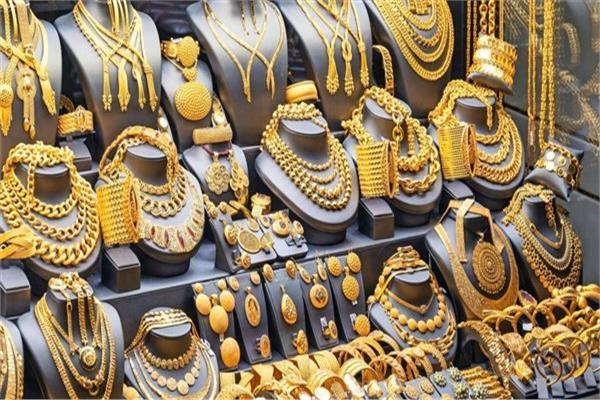 الملاذ الآمن يشتعل.. الذهب يربح 90 جنيهاً في تعاملات اليوم.