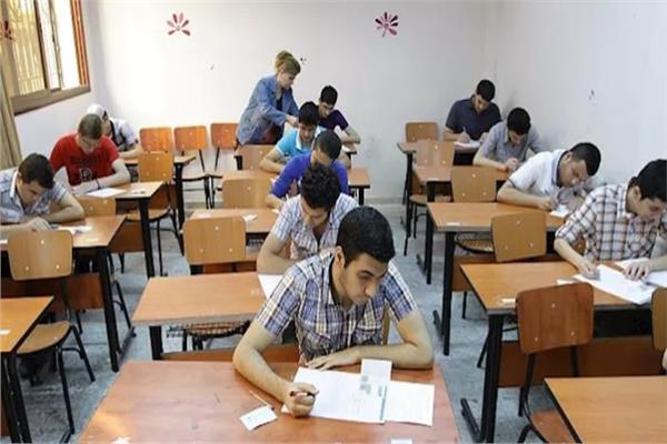 من قاعات الاختبار إلى مقاعد الجامعة: انطلاق امتحانات الأجنبية الأولى بالتزامن مع استعدادات معرض التعليم الدولي