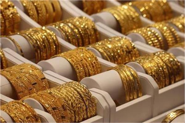 الذهب يلتقط أنفاسه محلياً بعد تراجع الأوقية بـ 55 دولاراً