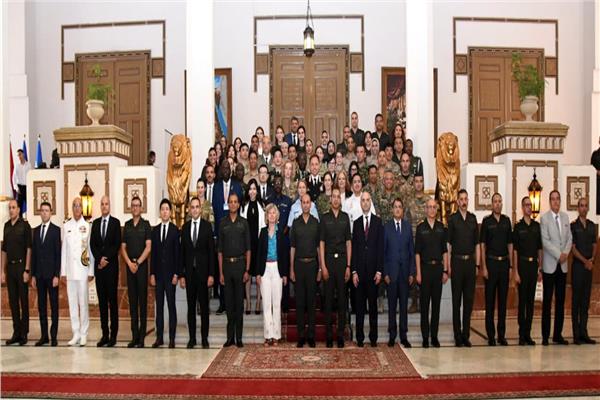 القوات المسلحة تحتفل بتخريج الدورة التدريبية الدولية الثانية “حماية المدنيين بمهام الأمم المتحدة والقانون الدولي للهجرة”