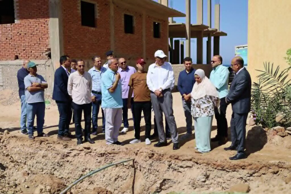 محافظ جنوب سيناء يوجه سرعة الانتهاء من مشروع توصيل المرافق لإسكان الشباب بقرية الجبيل