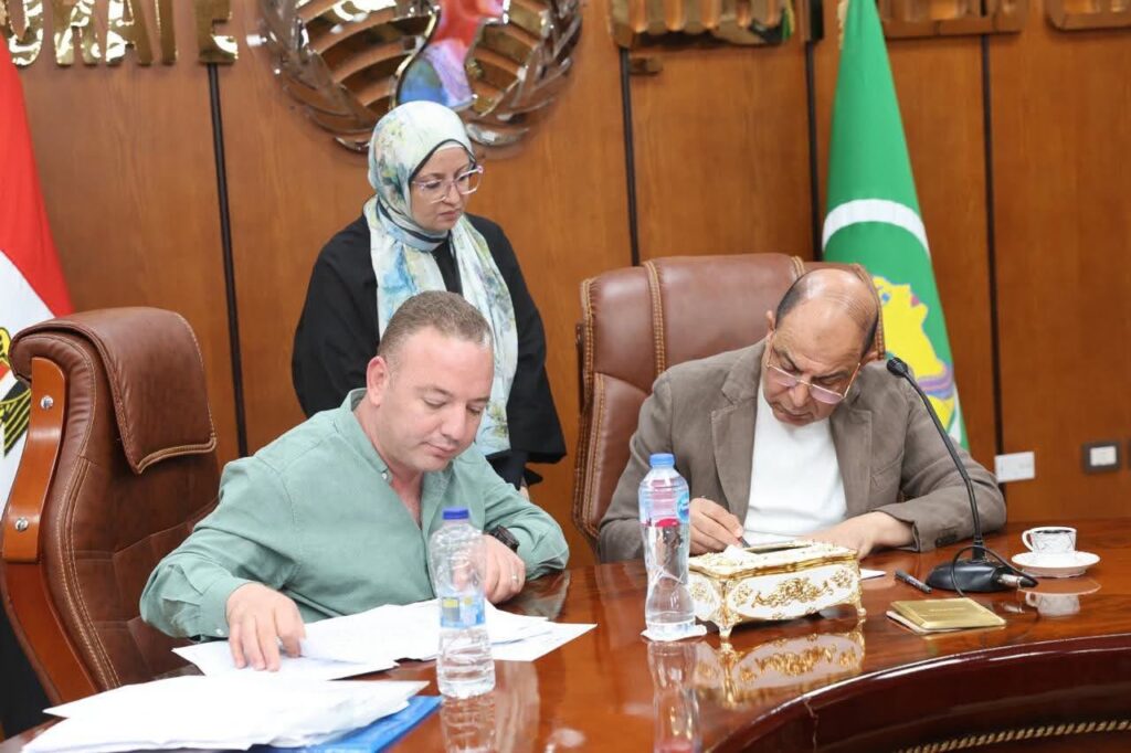 محافظ المنيا يناقش مع نواب البرلمان مطالب المواطنين وخطط تطوير الخدمات
