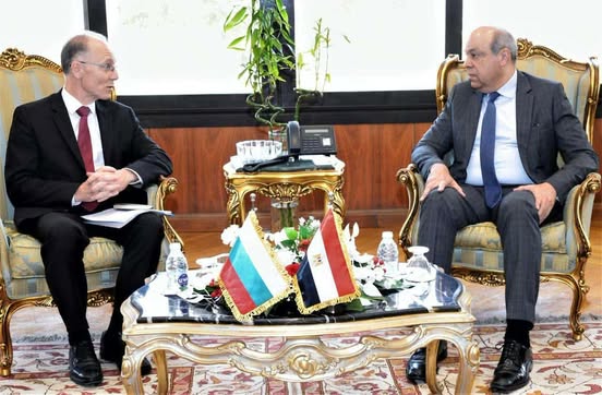 وزير الطيران المدني يستقبل سفير بلغاريا لبحث اتفاقية النقل الجوي الجديدة لقاء وزير الطيران المدني مع سفير بلغاريا بمقر الوزارة