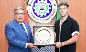 تكريم اللواء طارق مرزوق محافظ الدقهلية للاعب إمام عاشور