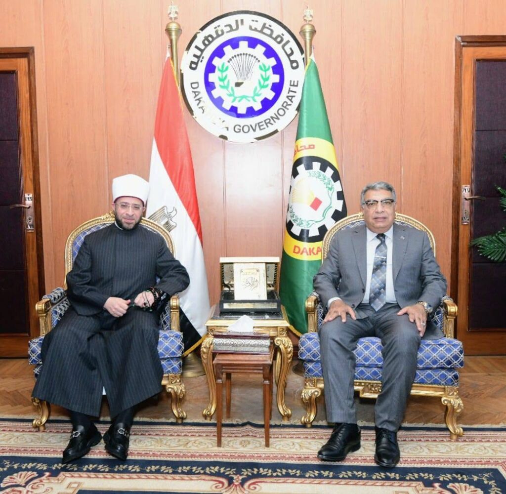 اللواء طارق مرزوق محافظ الدقهلية يستقبل وزير الأوقاف بمسجد النصر