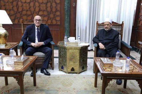 شيخ الأزهر يستقبل رئيس هيئة قضايا الدولة الجديد ويهنئه بوضوح
