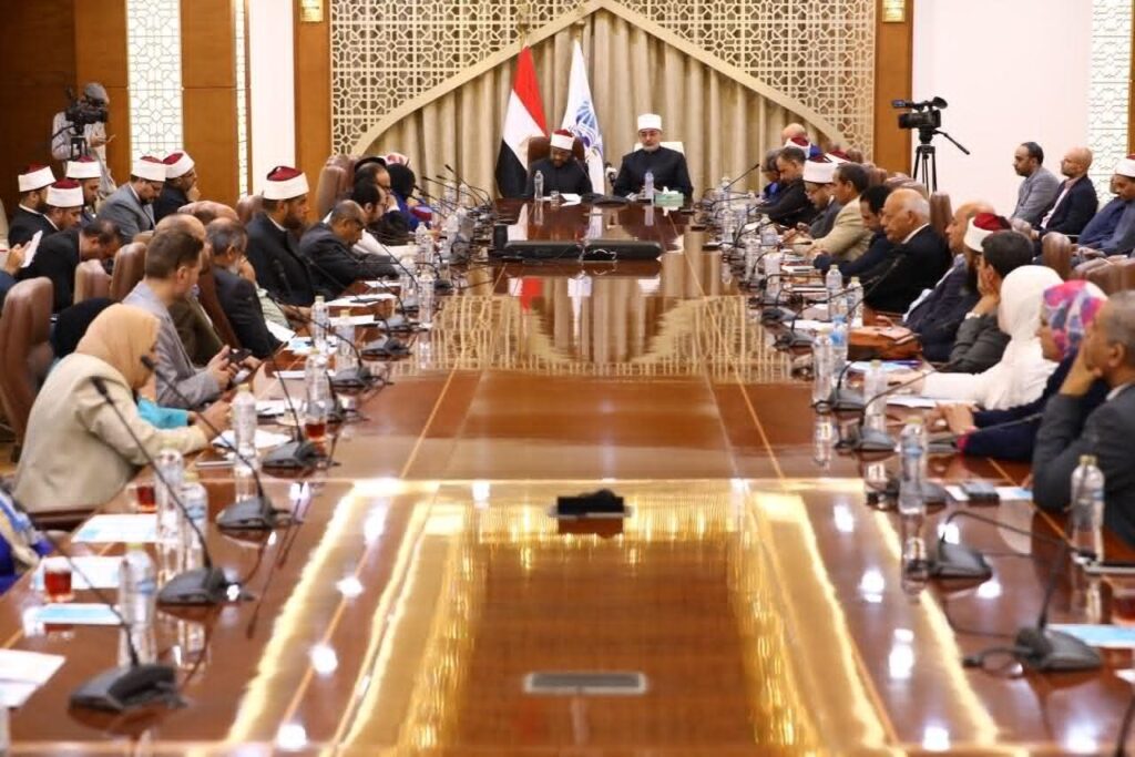 بالتعاون مع مركز ومسجد “المجادلة” القطري.. دار الإفتاء المصرية تناقش “النوازل العقدية في الفكر المعاصر وموقف الإسلام منها” في ورشة عمل مشتركة