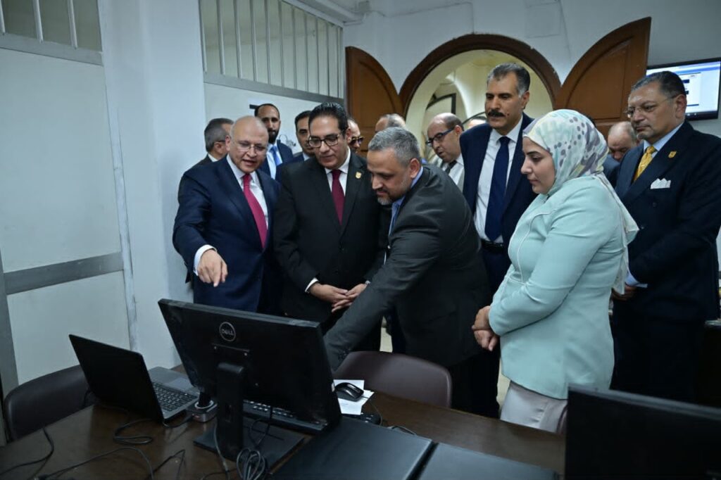 جامعة القاهرة تفتتح منظومة رقمية متكاملة بكلية الحقوق تشمل المكتبة الرقمية والوحدة الحسابية ومنظومة التحول الرقمي لشئون الطلاب والخريجين والدراسات العليا