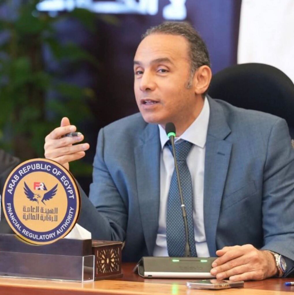 إسلام عزام يعلن إضافة تغطية الفصل التعسفي للمصريين بالخارج بوضوح