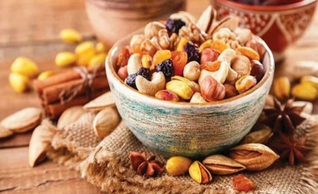 المكسرات والكوليسترول.. كيف تحمي قلبك عند تناولها بانتظام؟