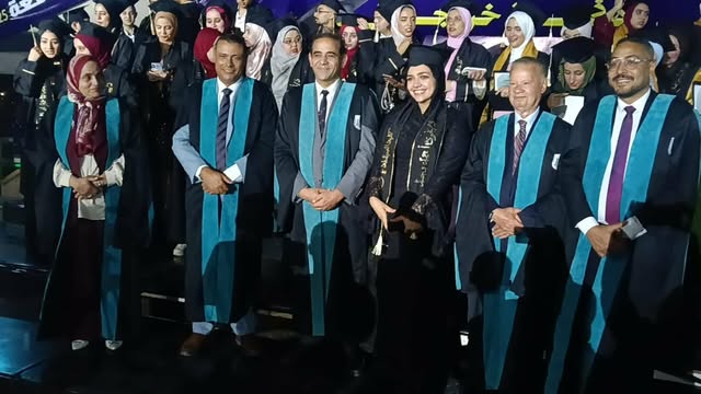 تخريج دفعة كلية الصيدلة بجامعة بورسعيد بحضور المحافظ