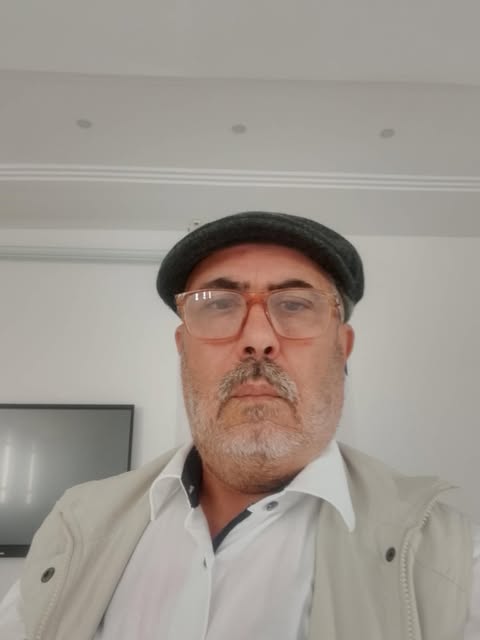 تفاصيل المسيرة الإبداعية لـ الفنان التشكيلي خالد الحجار