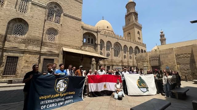 جولة طلاب جامعة القاهرة الأهلية بالمعالم الأثرية