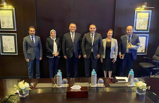 رئيس البورصة المصرية يلتقي رئيس التمثيل التجاري لدعم الاستثمار