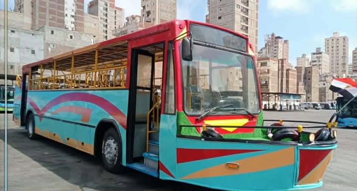 طفطف سياحي بالإسكندرية 2026: تحويل أتوبيس متهالك لخدمة المواطنين والزائرين