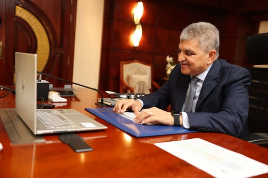 الفريق أسامة ربيع يجتمع مع قيادات مجموعة CMA CGM لتعزيز التعاون المستقبلي