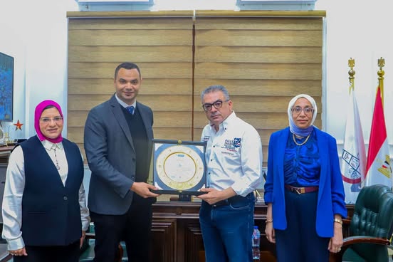 رئيس جامعة عين شمس يهنئ كلية الطب بحصولها على شهادات الأيزو الدولية