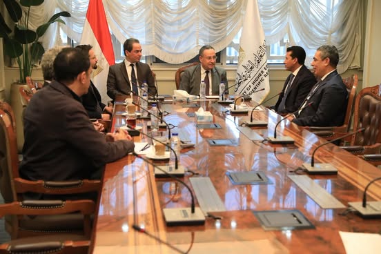 وزير التعليم العالي يلتقي رئيس الهيئة الوطنية للإعلام ورئيس الاتحاد الإفريقي للرياضة الجامعية لبحث التغطية الإعلامية للدورة