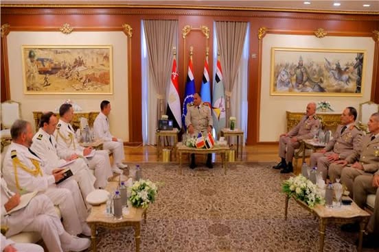 مصر وفرنسا تبحثان تعزيز التعاون العسكري ودعم أمن واستقرار المنطقة