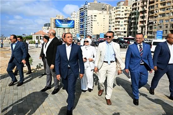 رئيس الوزراء يتابع المشروعات القومية بالعروس: مدبولي يؤكد دعم تطوير كورنيش الإسكندرية ليكون متنفساً حضارياً للمواطنين
