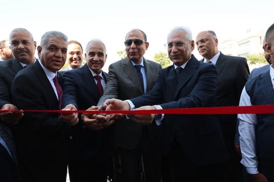محافظ المنيا ورئيس جامعة المنيا الأهلية يفتتحان فرع البنك الأهلي المصري 2026