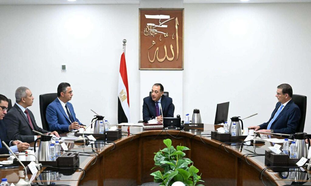 تأمين المخزون الاستراتيجي من السلع وتراجع أسعار السكر