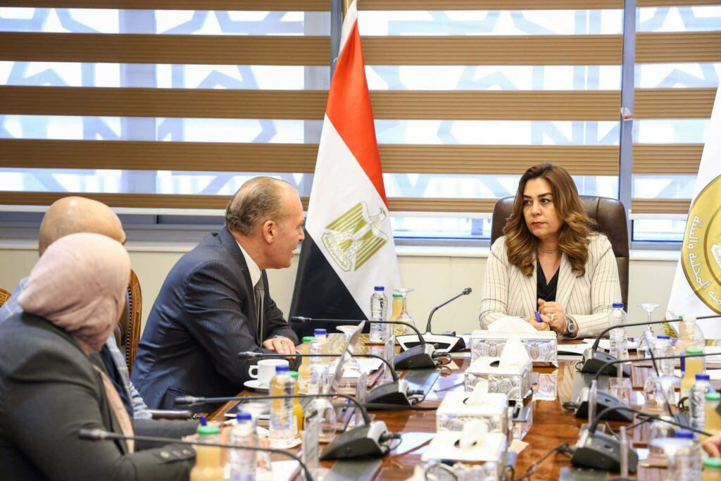 وزيرة التنمية المحلية والبيئة تتابع الموقف التنفيذي لمشروع تحسين نوعية المياه بمصرف كيتشنر