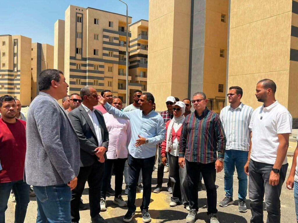 وزيرة الإسكان تتابع موقف المشروعات السكنية والخدمية بمدينتي 15 مايو والعبور وبورسعيد