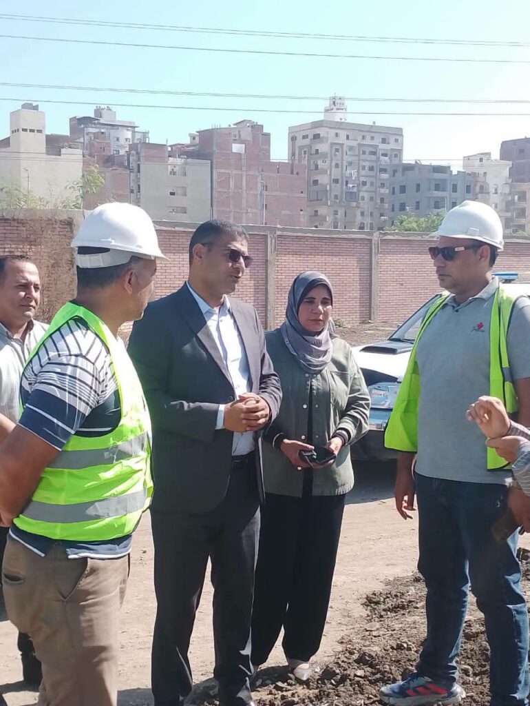 نائب محافظ الدقهلية يتابع أعمال توصيل الكهرباء بمنطقة ابن زيد في المنصورة