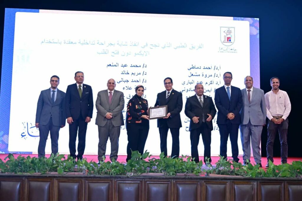 رئيس جامعة القاهرة يكرم الفرق الطبية تقديرًا لعطائها وإنجازاتها خلال العام الجامعي 2025/2026