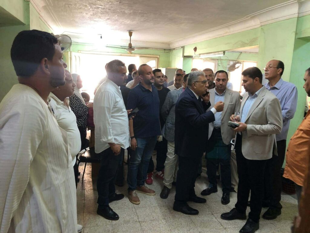 جولة ميدانية لمحافظ الدقهلية داخل التأمينات الاجتماعية بالمنصورة.. توجيهات لتسهيل الخدمات