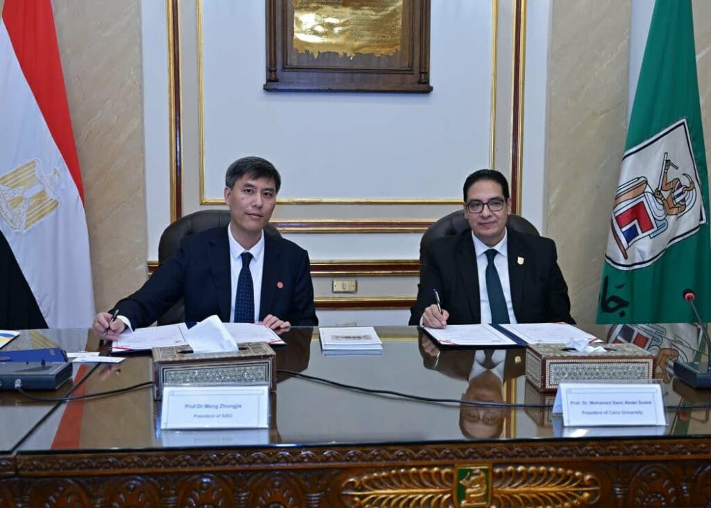 جامعة القاهرة وشنغهاي للدراسات الدولية تعززان التعاون بإنشاء مركز للدراسات الصينية