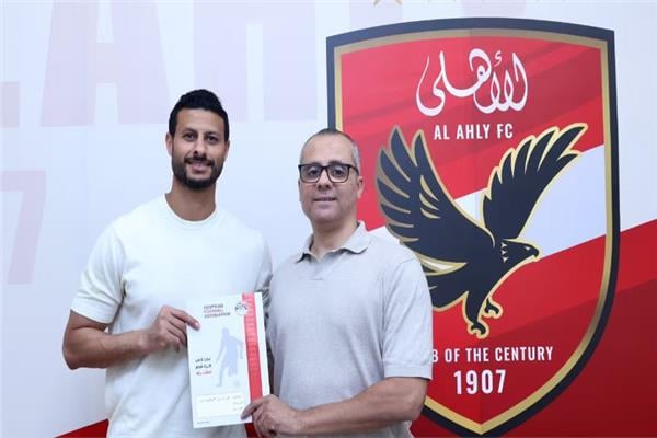 محمد الشناوي يواصل مشواره مع الأهلي بعقد جديد حتى 2028