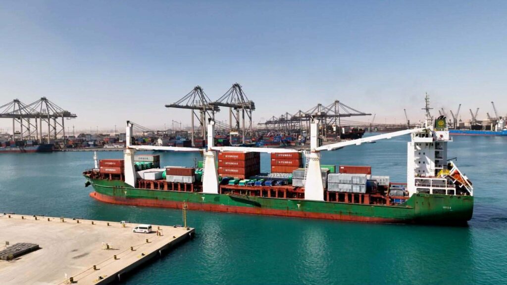 بدء التشغيل التجريبي لمحطة البضائع العامة بميناء السخنة باستقبال السفينة GAMBELLA