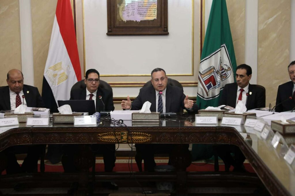 وزير التعليم العالي يتفقد جامعة القاهرة.. توجيهات مهمة مع بدء العام الدراسي الجديد