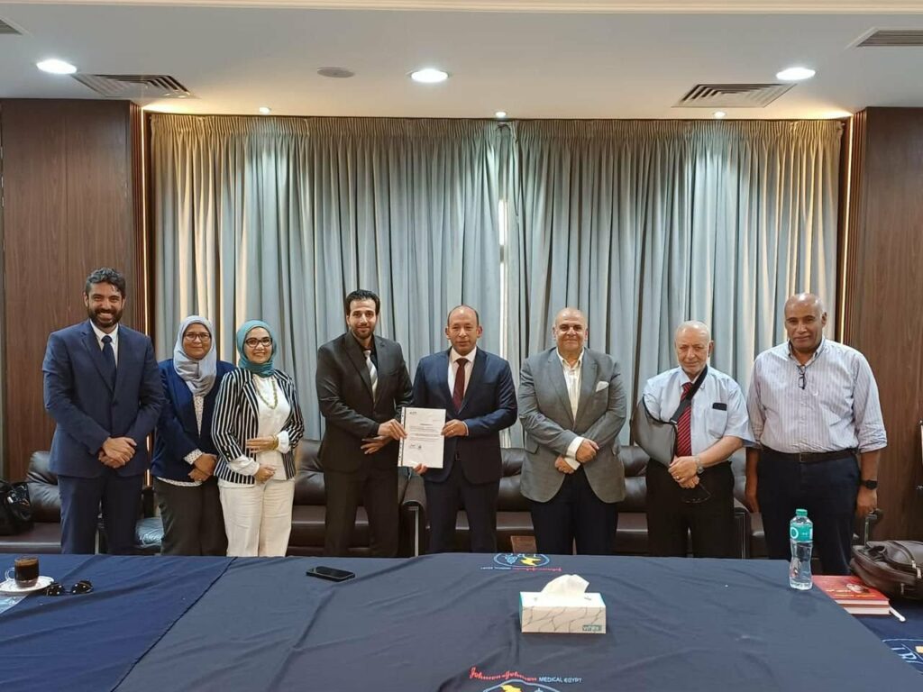 طب قصر العيني يعزز مسيرة الجودة.. تجديد شهادتي الأيزو وفق المعايير الدولية