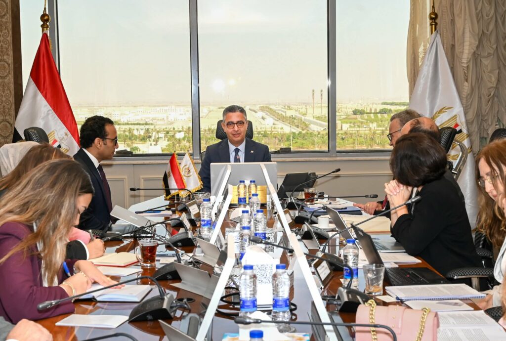 وزير التموين يبحث مع بنك الاستثمار الأوروبي دعم مشروعات الأمن الغذائي واللوجستيات