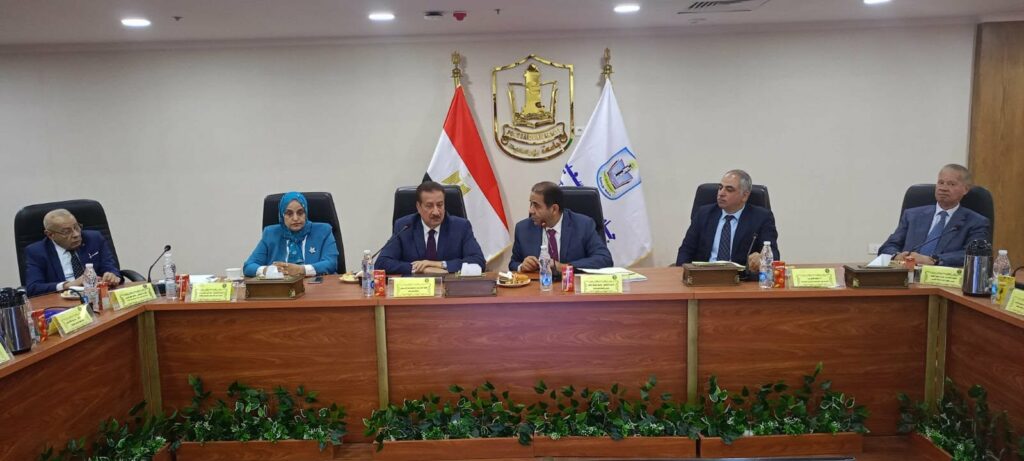 جامعة بورسعيد تبحث مع المحافظ توسيع دور البحث العلمي في خدمة التنمية